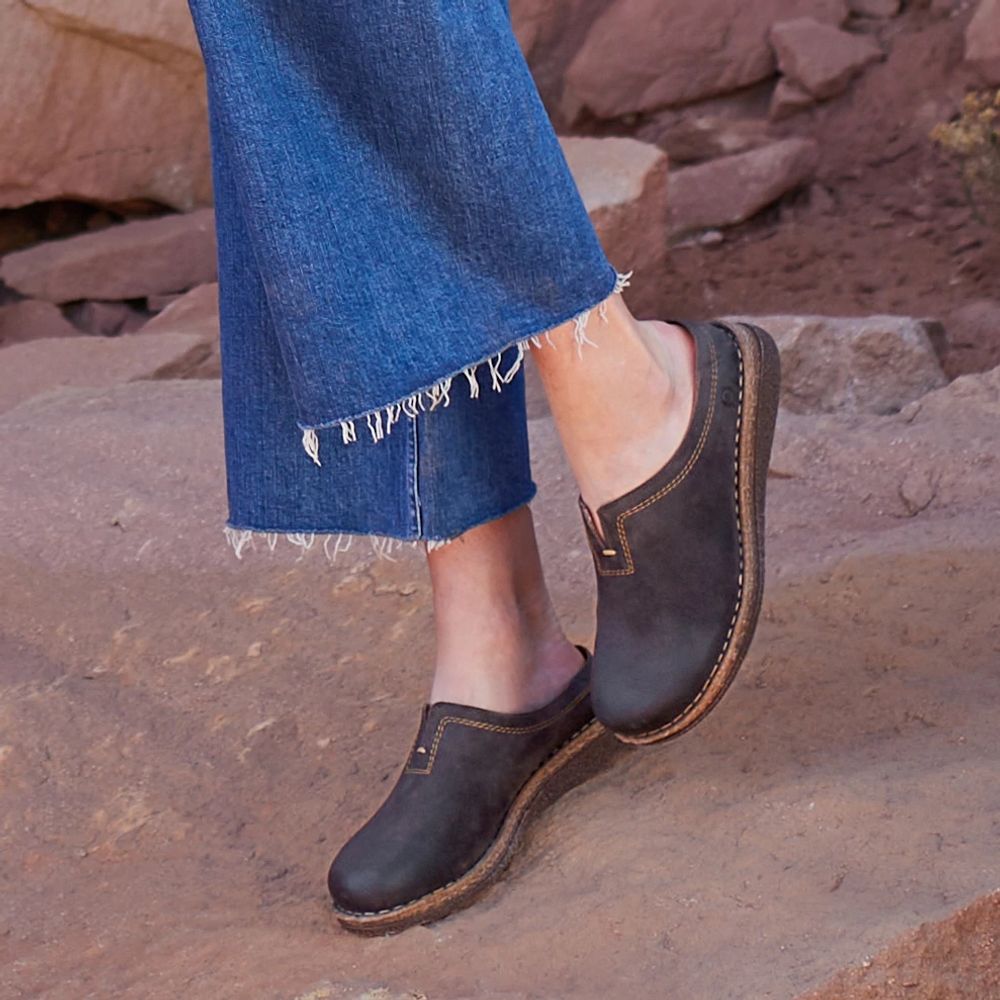 Born Seana Clogs Dark Concrete Distressed Product ID-C2Ki4oaK