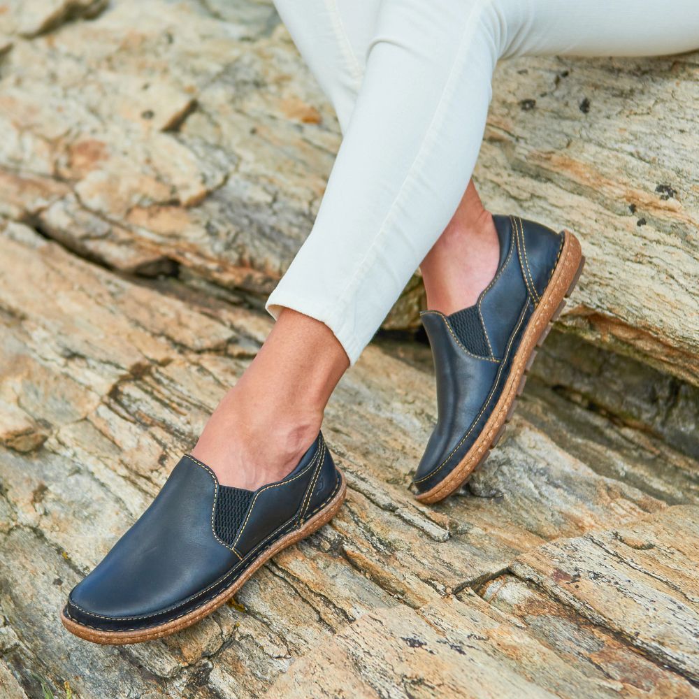 Born Mayflower II Slip-Ons Black Product ID-h82wCukX