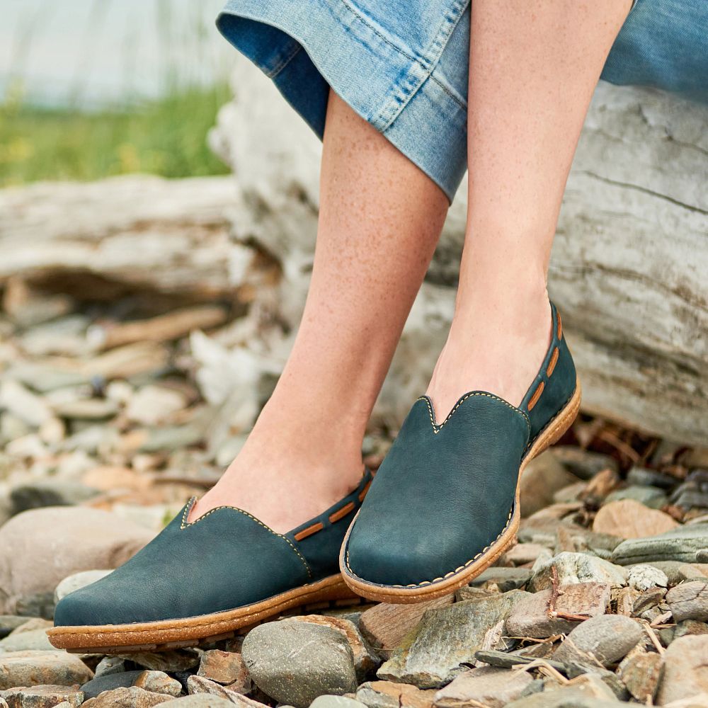 Born Naya Slip-Ons Black Product ID-xSjvlfg3
