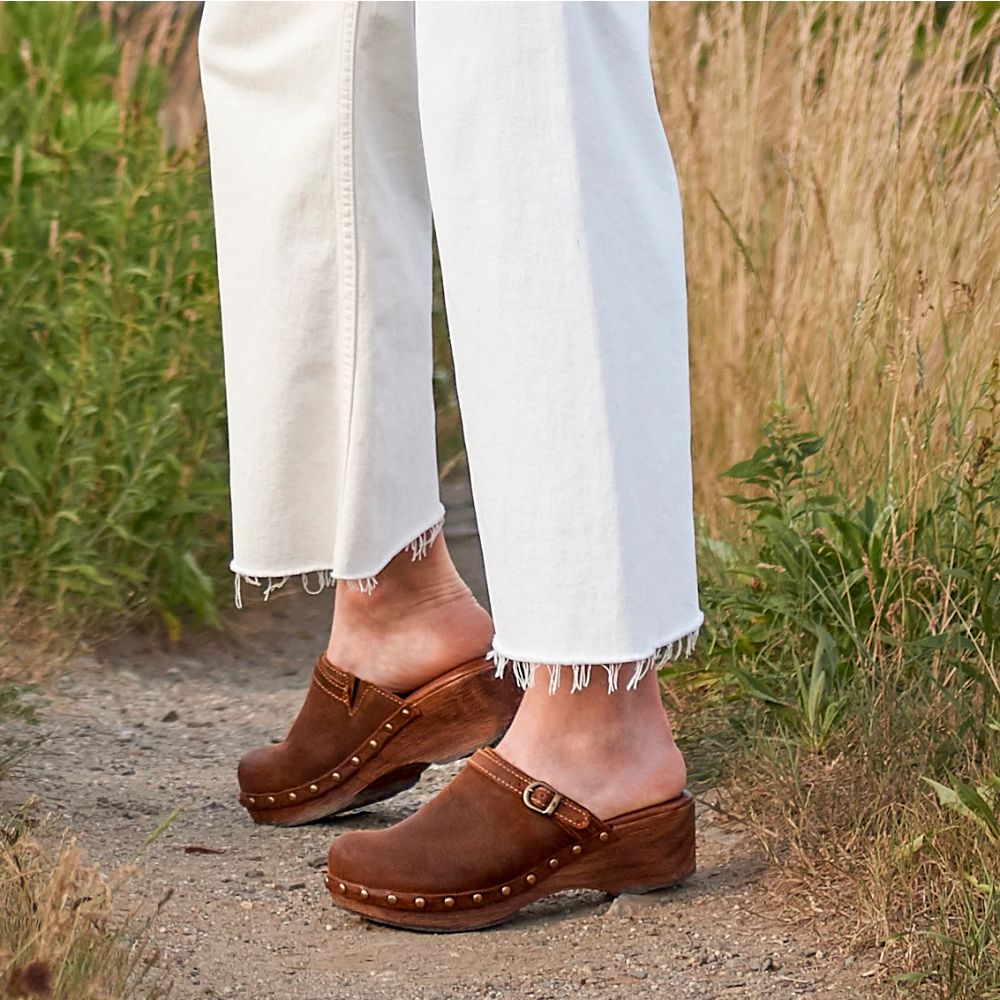 Born Jewel Clogs Glazed Ginger Distressed Product ID-yLvzOsP6